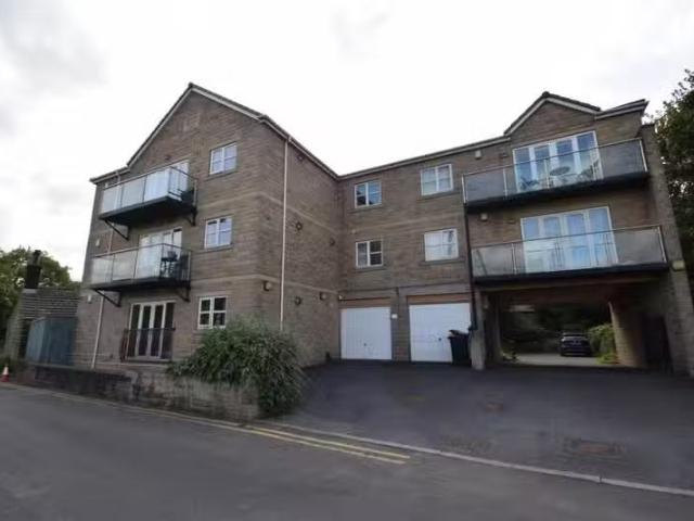 Nice 2 BA 2 bedroom apartment for rent in Apperley Road, Apper.