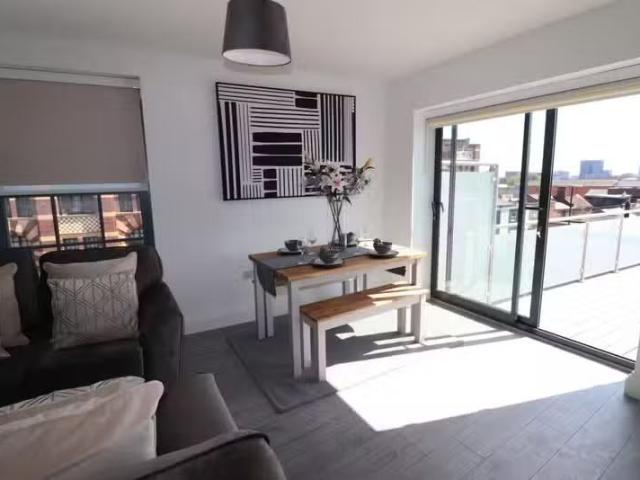 Deal! 2 BA 2 bedroom apartment for rent in Great Hampton Stree.