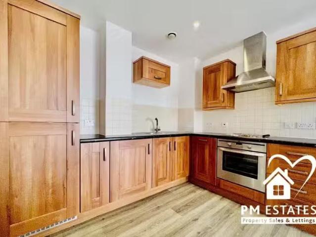 Nice 2 BA 2 bedroom apartment for rent in Riverside Wharf, Bis.