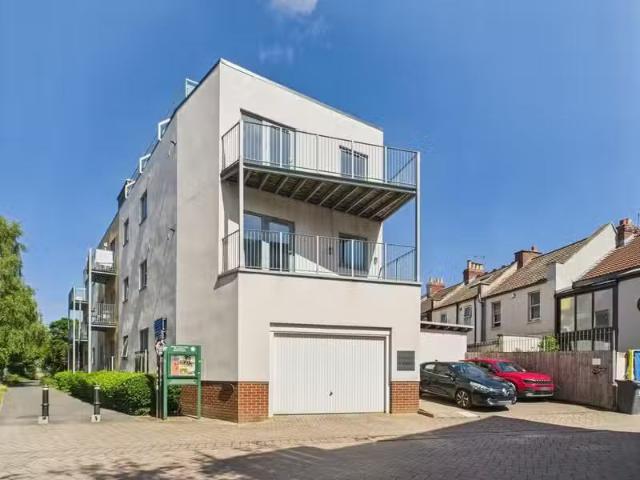 Just in! 2 BA 2 bedroom apartment for rent in Temple Court, Ba.