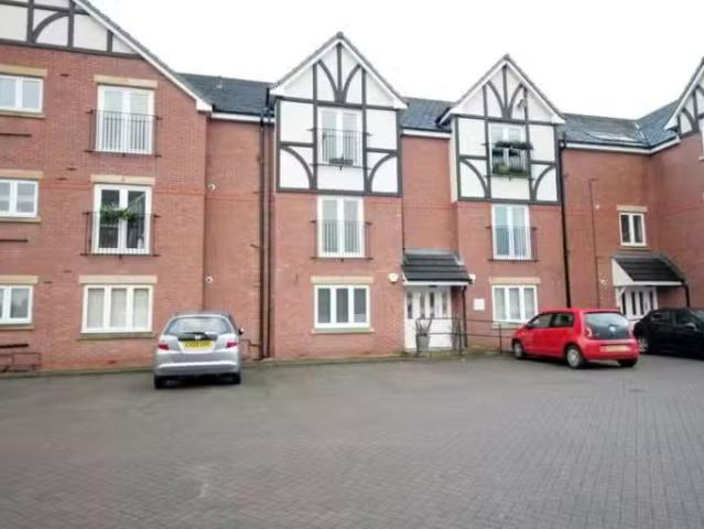 Charming 2 BA 2 bedroom ground floor flat for rent in Laburnum.