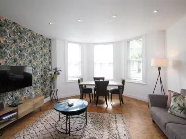 Cozy 2 BA 2 bedroom ground floor flat for rent in West Hill Ro.
