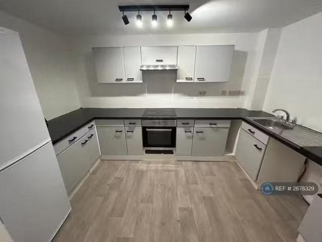 Deal! 2 BA 2 bedroom flat for rent in The Lodge, Birmingham, B16