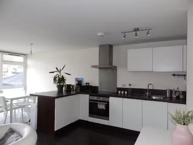 Cozy 2 BA 2 bedroom flat for rent in Trymwood Parade, Shireham.