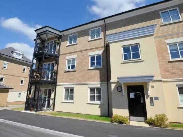 Cheap 2 BA 2 bedroom flat for rent in Buckingham Road, Epping.