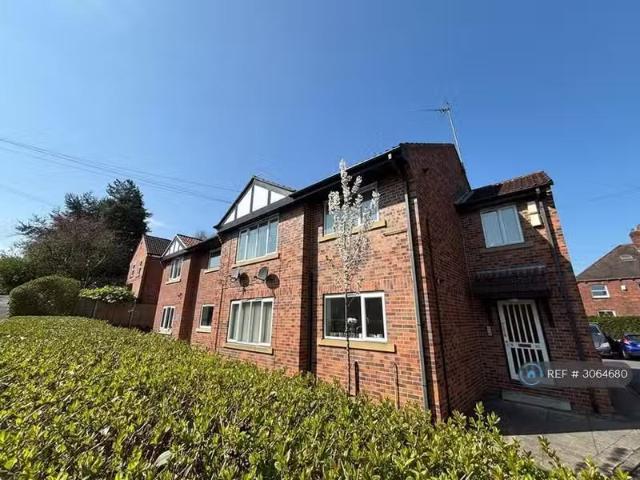 Nice 2 BA 2 bedroom flat for rent in Drummond Avenue, Leeds, L.