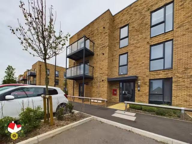 Deal! 2 BA 2 bedroom flat for rent in Minett Road, Yate, Brist.