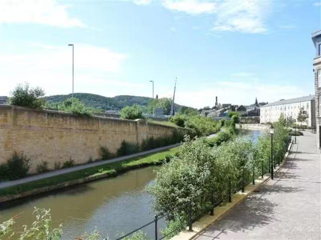 Rental! 2 BA 2 bedroom flat for rent in Navigation Quay, Brita.