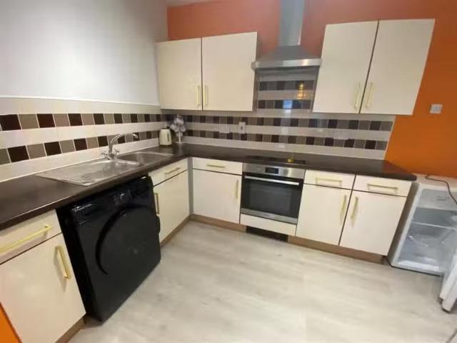 Cozy 2 BA 2 bedroom flat for rent in Rhodfa'r Gwagenni, Barry.
