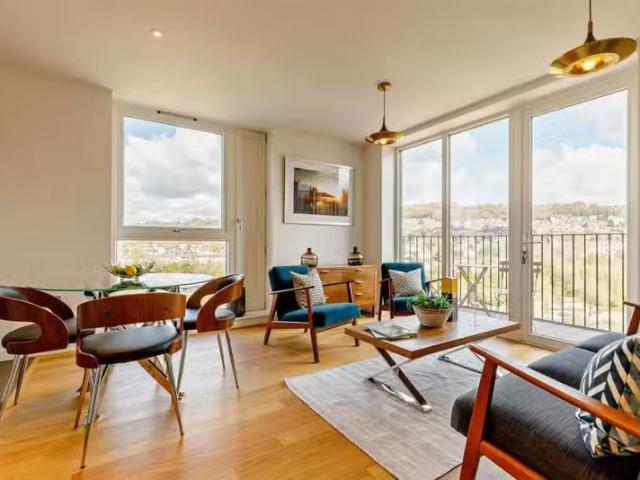Unique 2 BA 2 bedroom flat for rent in Spa Villas, Matlock Spa.