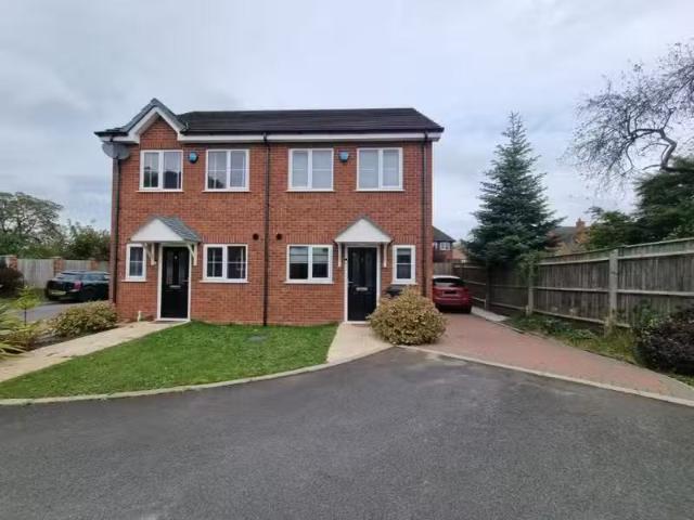 For Rent! 2 BA 2 bedroom semi detached house for rent in New P.