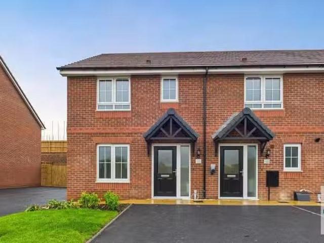 Unique 2 BA 2 bedroom terraced house for rent in Palin Road, L.