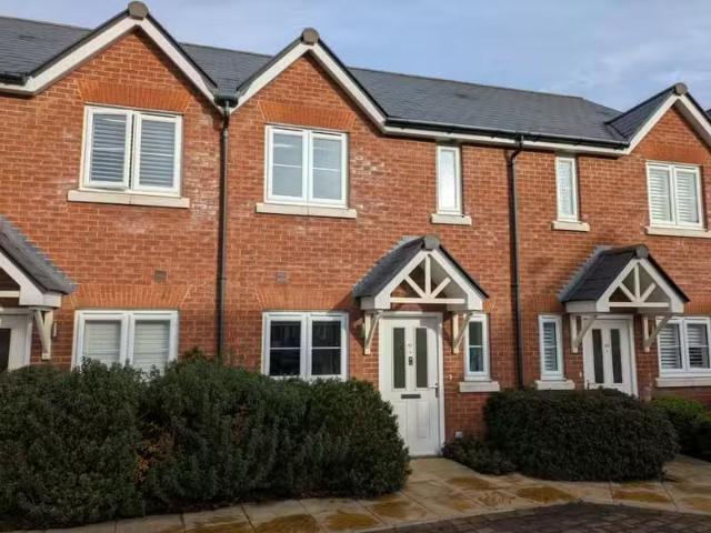 Cozy 2 BA 2 bedroom terraced house for rent in Westbrook Drive.