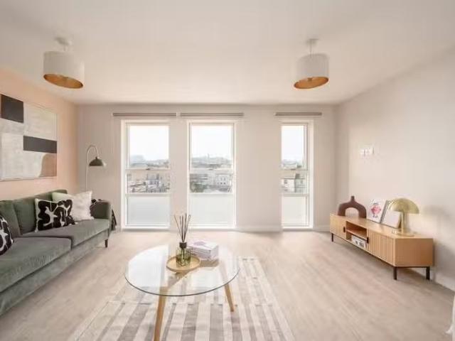 Charming 2 BA 3 bedroom apartment for rent in Stead's Place, E.