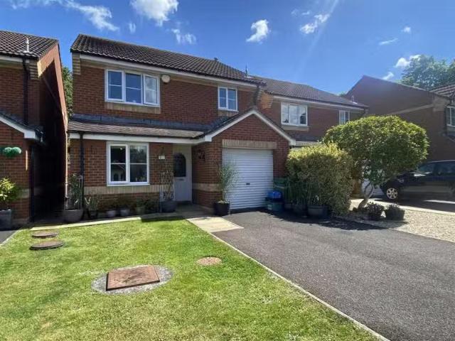 Cozy 2 BA 3 bedroom detached house for rent in Rebels Way, Gla.
