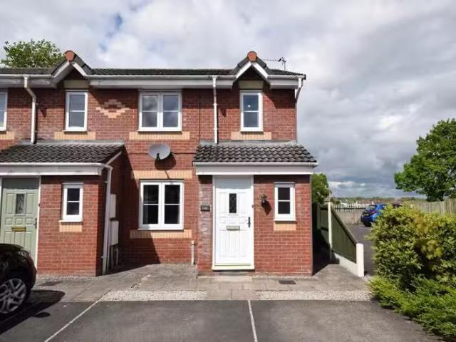 Charming 2 BA 3 bedroom detached house for rent in Watermans W.