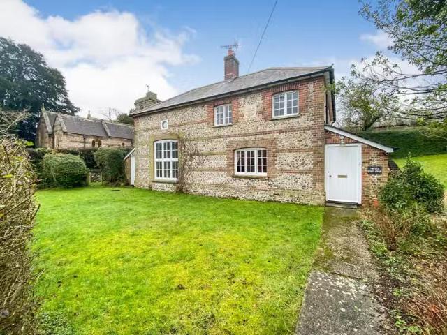 Charming 2 BA 3 bedroom detached house for rent in Turnworth.