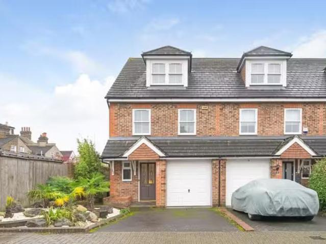 Cheap 2 BA 3 bedroom end of terrace house for rent in Chart Cl.