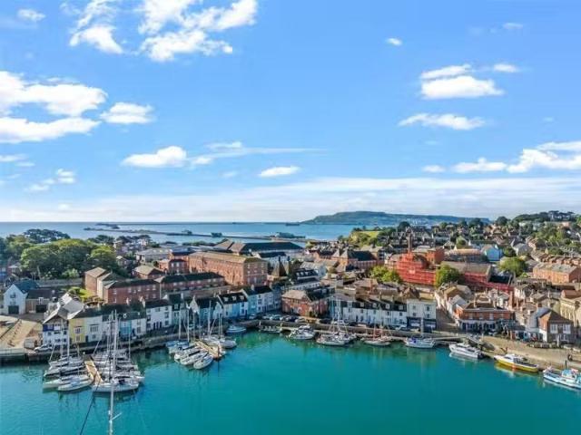 New 2 BA 3 bedroom flat for rent in Hope Square, Weymouth, DT4