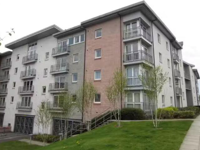Cheap 2 BA 3 bedroom flat for rent in Rubislaw Square, Kepples.