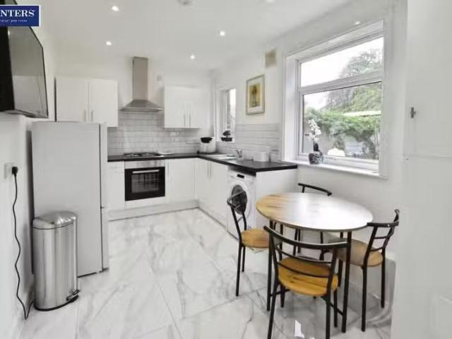 Just in! 2 BA 3 bedroom house for rent in Hempperson Road, Spa.