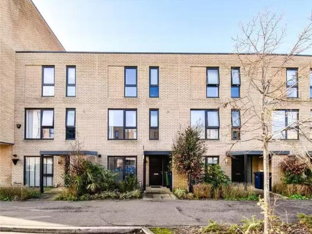 Cheap 2 BA 3 bedroom semi detached house for rent in Whittle A.