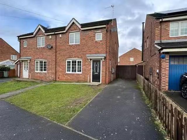 New 2 BA 3 bedroom semi detached house for rent in Old School.