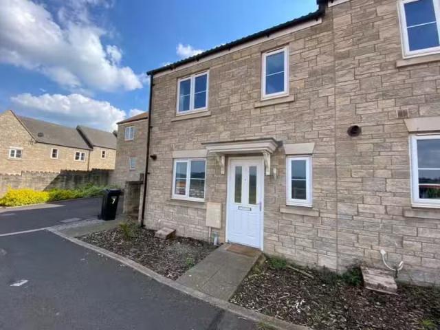 Nice 2 BA 3 bedroom semi detached house for rent in Paulton, B.