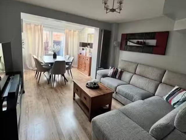 Charming 2 BA 3 bedroom town house for rent in Holdenby Close.