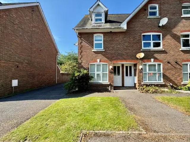 Charming 2 BA 3 bedroom town house for rent in R L Stevenson A.