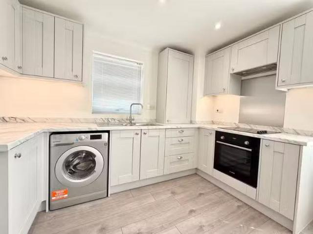 Charming 2 bedroom maisonette for rent in Cedar Avenue West, CM1