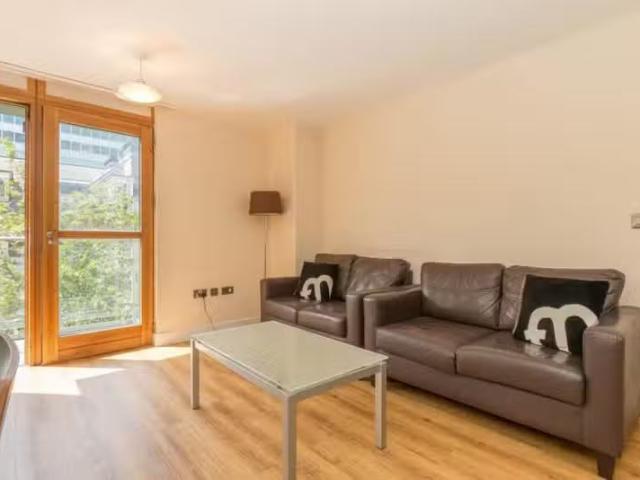 Charming 2 bedroom apartment for rent in Temple House, Temple.