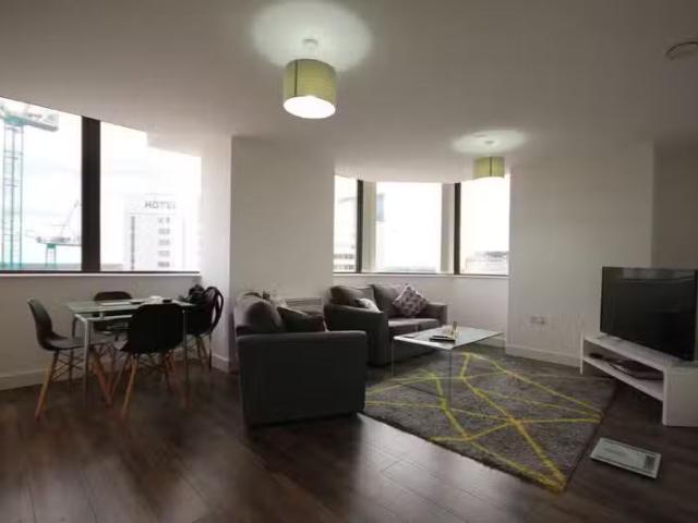 Rental! 2 bedroom apartment for rent in Broadway, Broad Street.