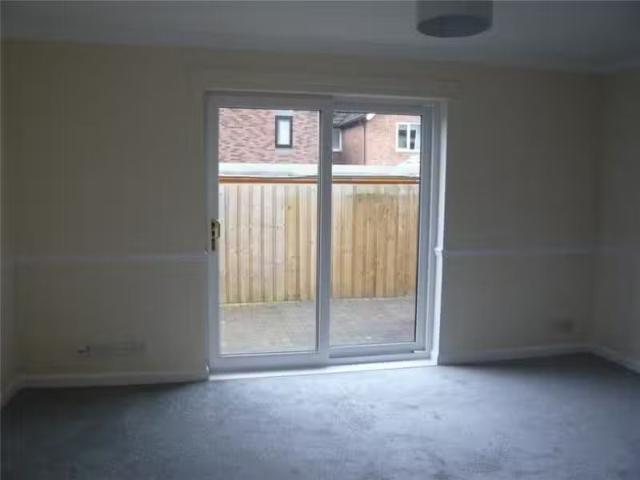Cheap 2 bedroom apartment for rent in G5 Brentfield Court, Bre.
