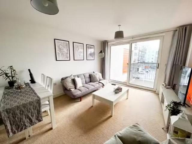 Cozy 2 bedroom apartment for rent in Newfoundland Way, Portish.