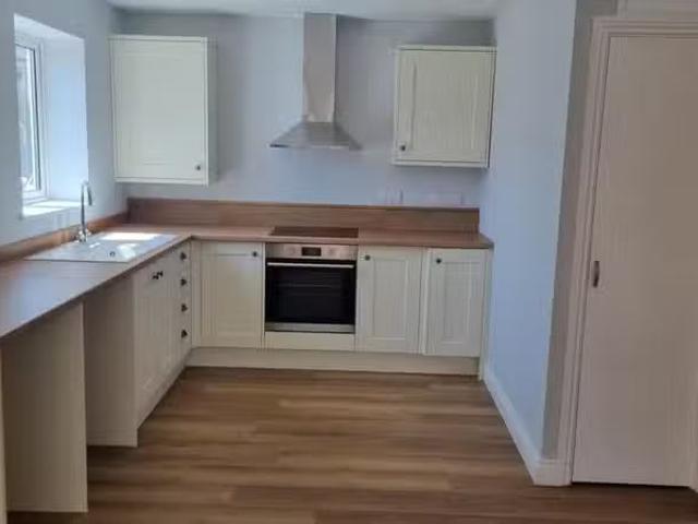 Charming 2 bedroom bungalow for rent in Church Close, Evercree.