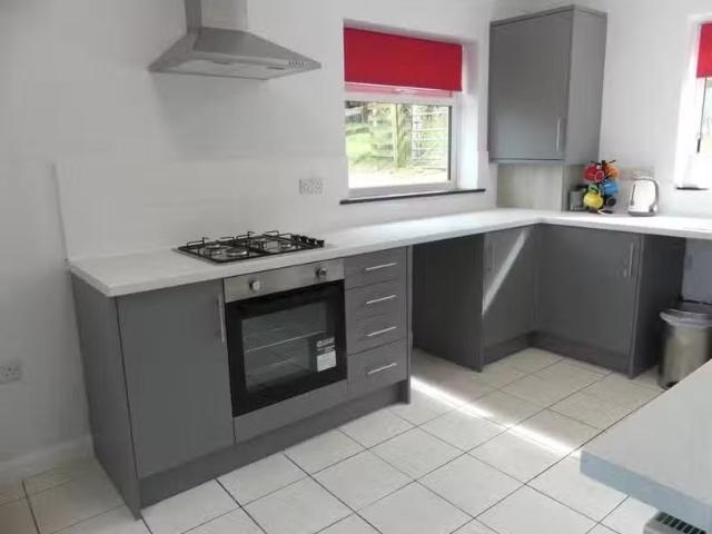 Unique 2 bedroom detached bungalow for rent in The Acres, Sutt.