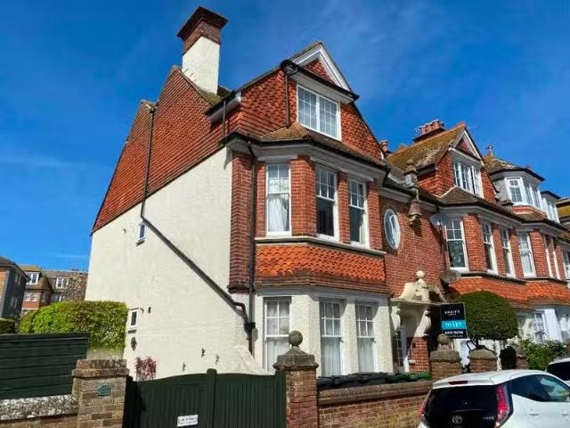 Cozy 2 bedroom flat for rent in Derwent Road, Eastbourne, East.