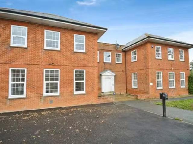 Rental! 2 bedroom flat for rent in Elm Grove, Westgate on Sea.