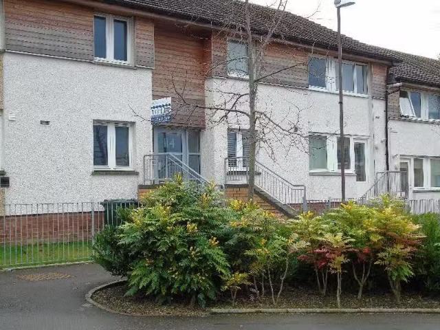 Cheap 2 bedroom flat for rent in Moredun Park Gardens, Gilmert.