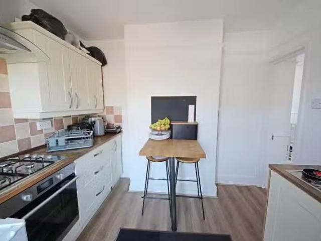 Charming 2 bedroom flat for rent in Maple Road, Bournemouth,.
