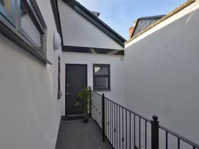 Unique 2 bedroom flat for rent in Midsomer mews, The Island, M.