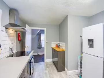 Nice 2 bedroom flat for rent in Rounceval Street, Chipping Sod.
