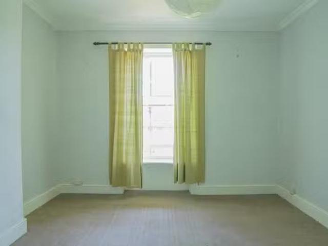 Rental! 2 bedroom flat for rent in Richmond Terrace, Clifton.