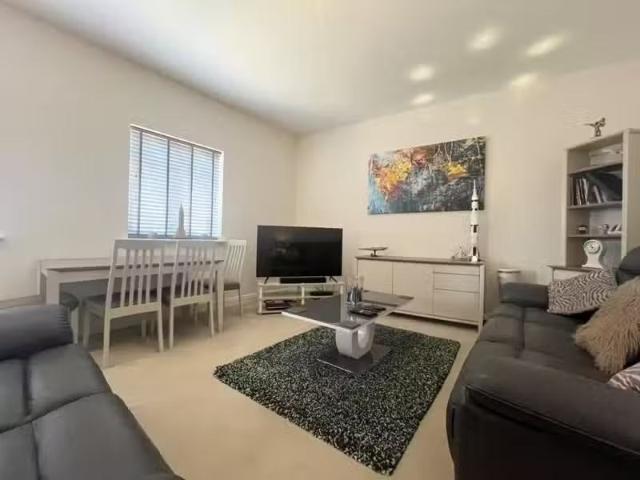 Nice 2 bedroom flat for rent in Rumbush Lane, partens Heath, S.