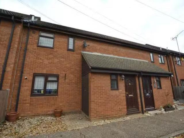 Cheap 2 bedroom house for rent in Britannia Road, Brentwood, E.