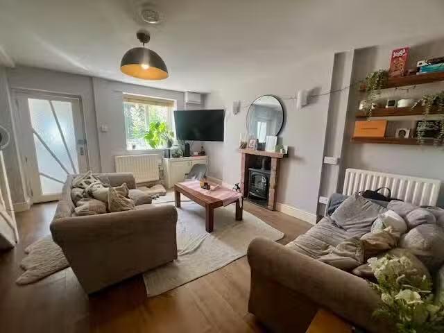 Charming 2 bedroom house for rent in Ty Mawr Road, Llandaff No.