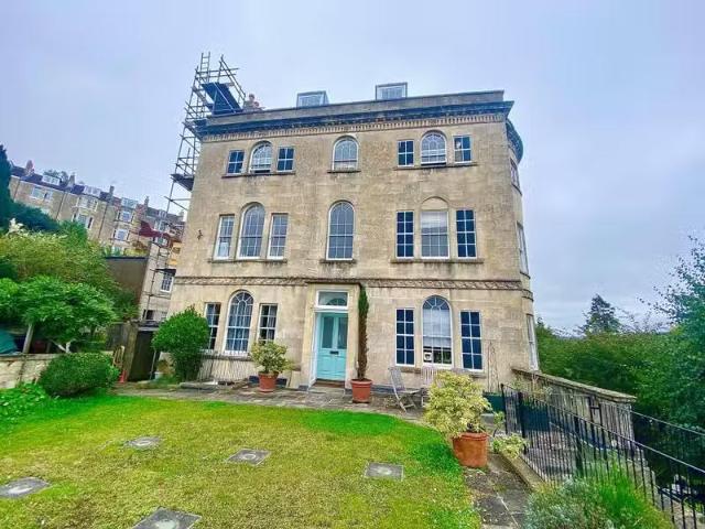 For Rent! 2 bedroom property for rent in Upper East Hayes, Bat.