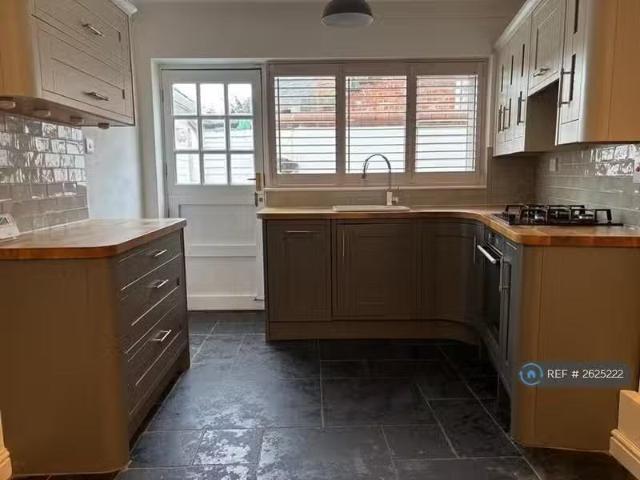 Cozy 2 bedroom semi detached house for rent in Salisbury Stree.