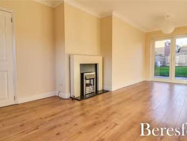 Cozy 2 bedroom semi detached house for rent in Pondfield Lane.
